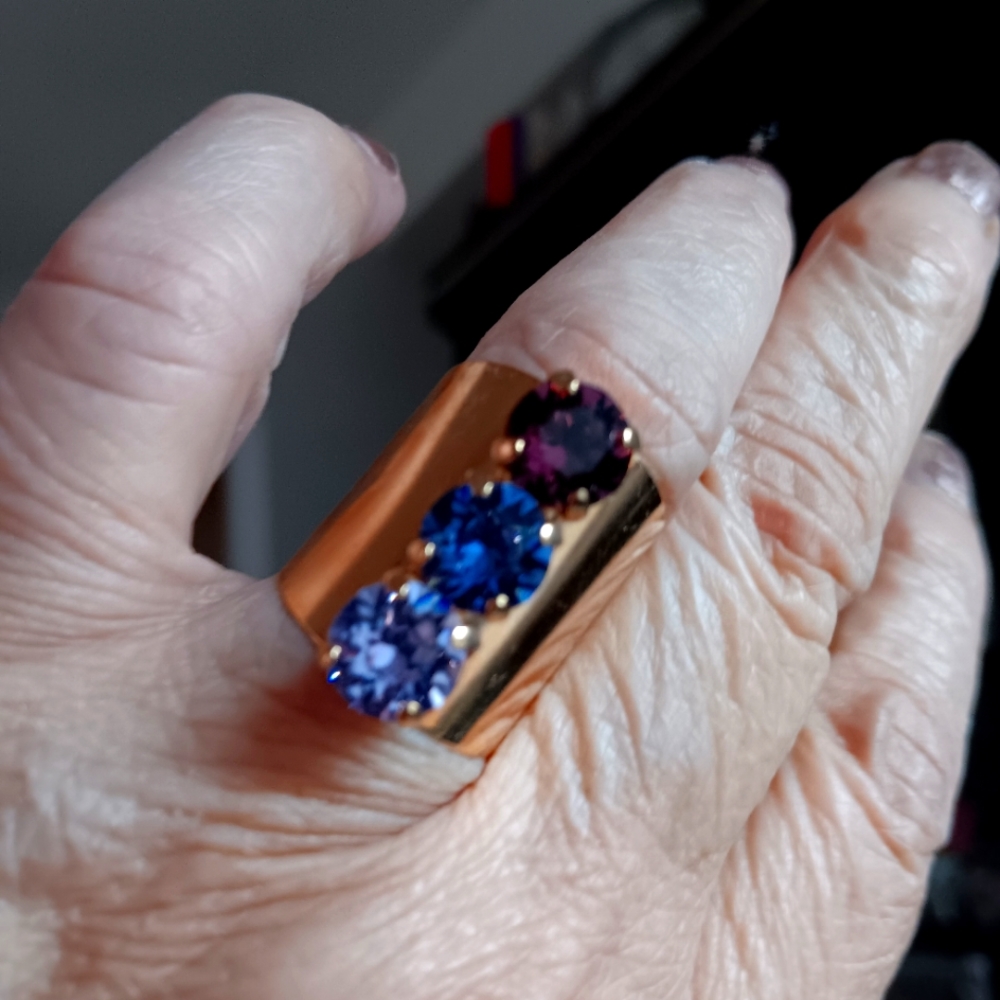 Art Deco Simulated Stone Ring Beautiful colors metal is a Brushed Rhodium adjust